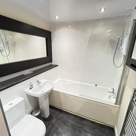 Spacious 2 Bedroom Apt - Centre 爱丁堡