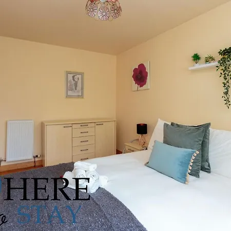 Апартаменты Lovely By The Hillwood Park-free Parking Эдинбург