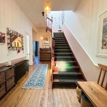 Large 3br Cosy Family Newington