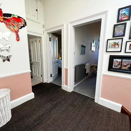 Large 3br Cosy Family Newington *