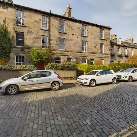 Stylish & Modern 2 Bedroom - Stockbridge. *