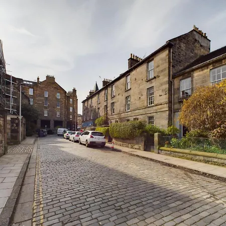 Stylish & Modern 2 Bedroom - Stockbridge.