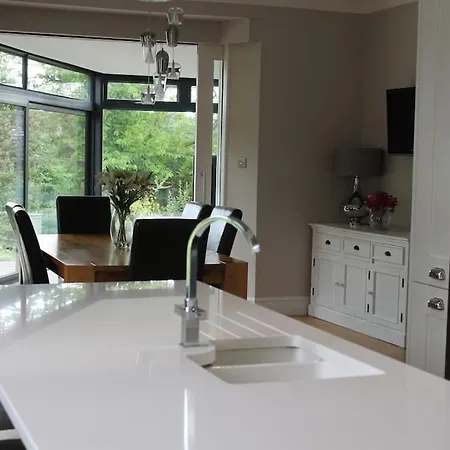 Gorgeous Family 15 Mins From City Centre Villa *