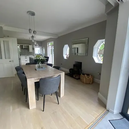 Gorgeous Family 15 Mins From Centre *