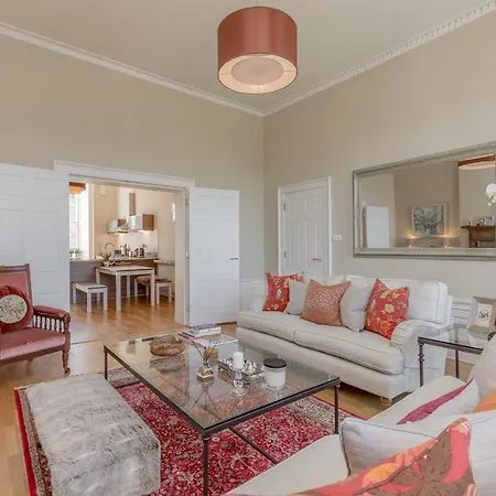 Apartment Stunning New Town 3 Bed *