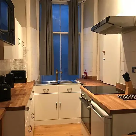 Bright & Homely Centre Near Holyrood