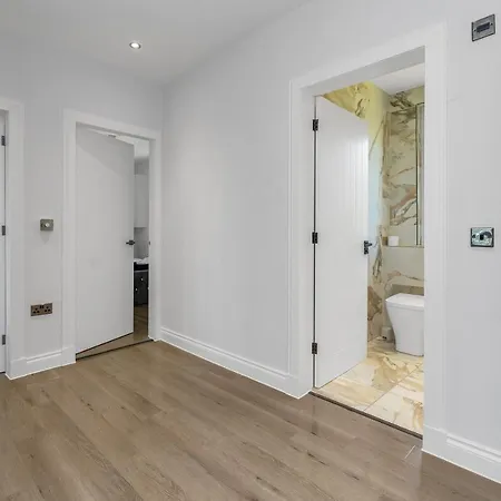 Appartamento Stunning 3 Bedroom 2 Bathroom - Free Parking - Close To Centre & Airport Edimburgo