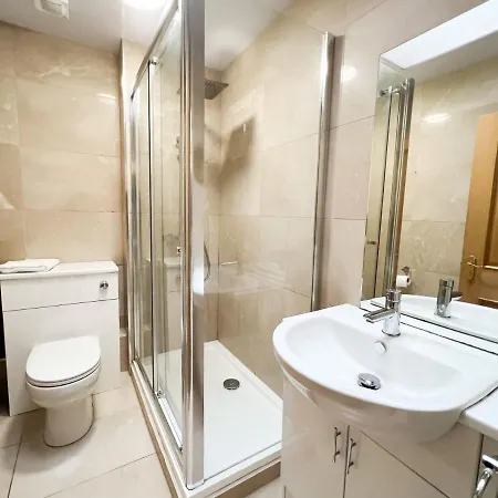 Апартаменты Convenient 3br Flat On Leith Walk