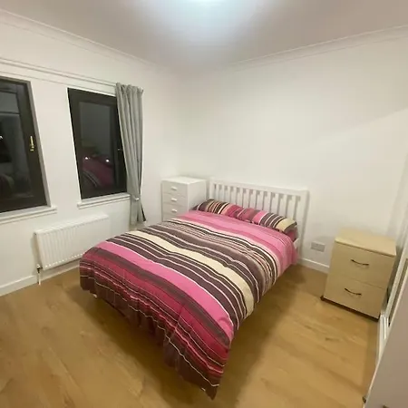 Steps Away From The Action Εδιμβούργο