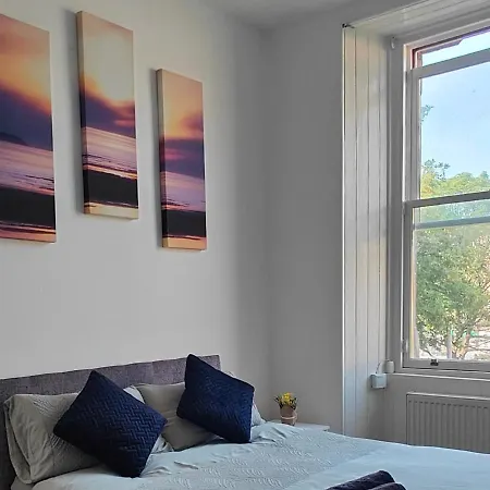 The Butterfly Apartment, * Εδιμβούργο