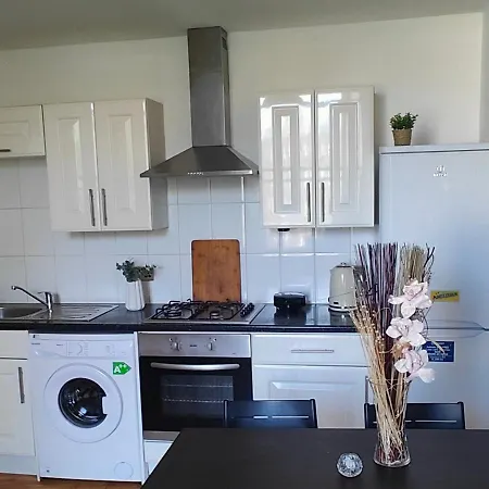 The Butterfly Apartment, * Εδιμβούργο