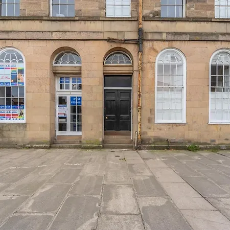 Modern 1 Bedroom Centre - Ground Floor Entrance - Stockbridge