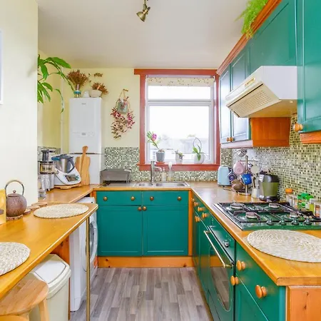 Rum i privatbostad Bright & Spacious Double With Garden View- Close To Airport & Centre Edinburg