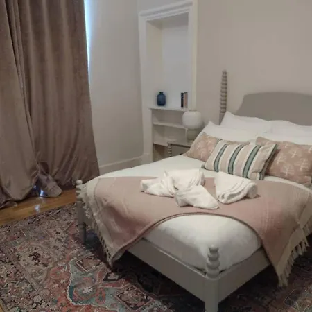 Pass The Keys Modern Vibrant Flat In Leith 아파트 *
