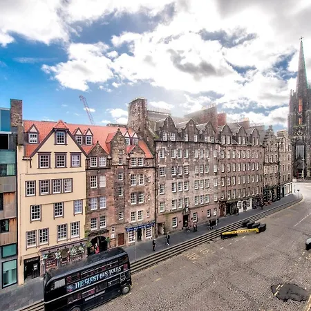 Апартаменты Modern Royal Mile 2 Bed Flat - Pass The Keys *