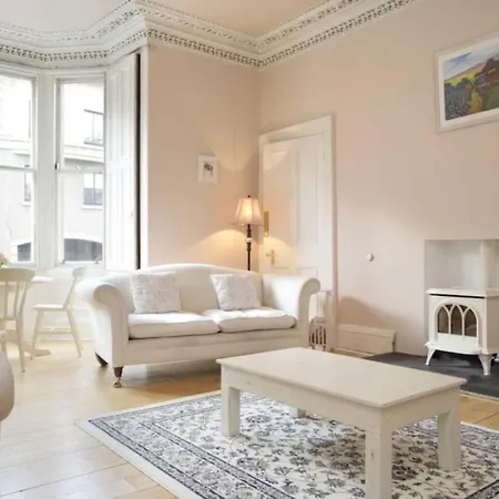 Spacious 4bd Terraced Flat - Old Town Edinburgh