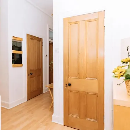 Bright & Spacious 2bd Flat -edinburgh Ardmillan *