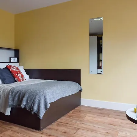 And Ensuite Bedrooms With Shared Kitchen At Fountainbridge In Edimburgo