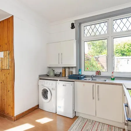 Lovely 3bed House-private Parking 爱丁堡