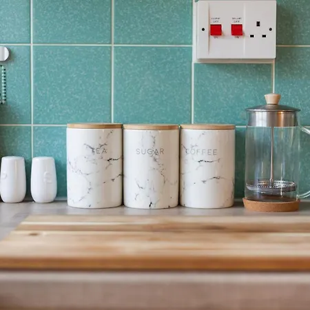 度假居 Lovely 3bed House-private Parking *