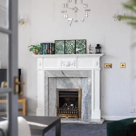 Lovely 3bed House-private Parking *