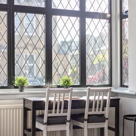 Lovely 3bed House-private Parking 度假居