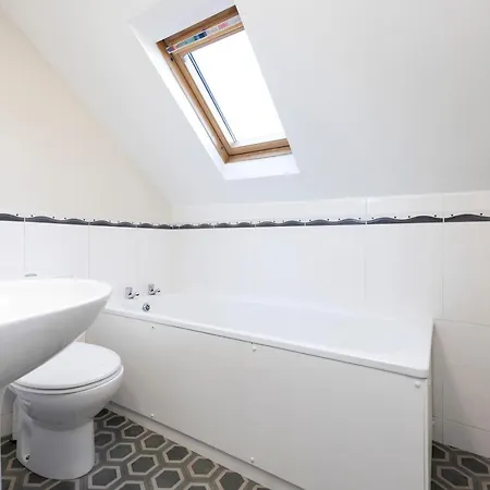 Altido 11 Bedroom Flat In The Centre *