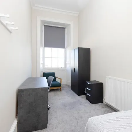 Apartment Altido 11 Bedroom Flat In The Centre Edinburgh