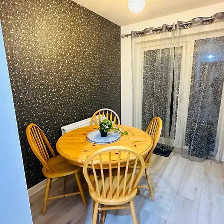Modern 3 Bed With Free Parking And Garden Close To Center And Airport Villa Edinburgh