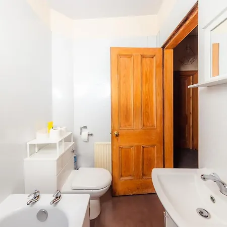Specious Retreat With Famous Park Views Edinburgh