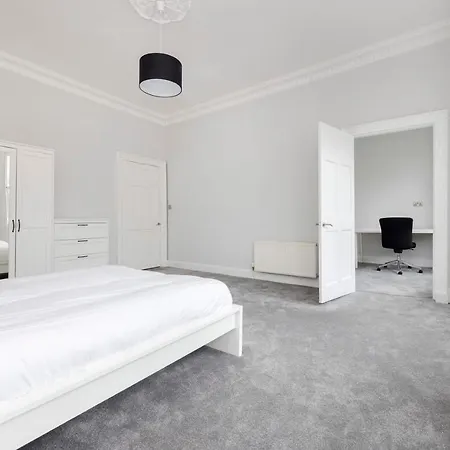 Light-filled New Town With Office Appartement Edinburgh