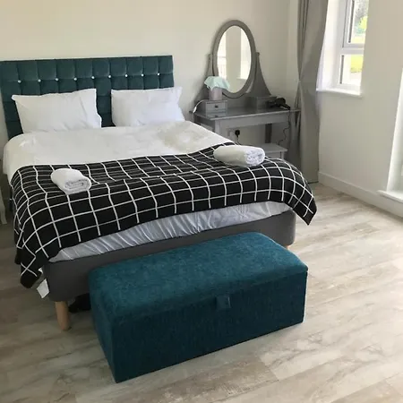 Bed & Breakfast Large En Bedroom For 2 Persons No Breakfast Provided *
