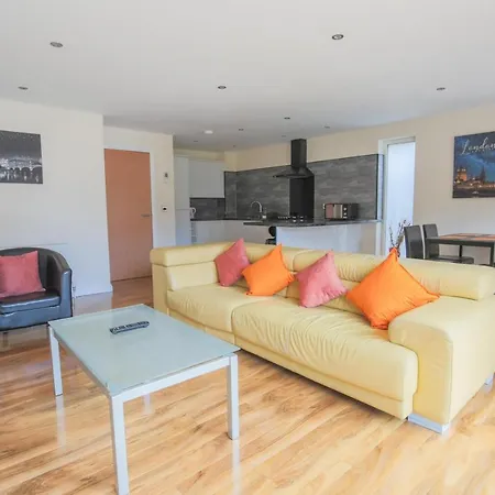 Apartment Stylish Modern Newly Built 15 Min From Centre Edinburgh