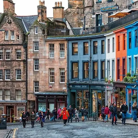 2 Bed Flat On Royal Mile Edinburgh
