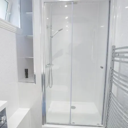 Stylish Modern Newly Built 15 Min From Centre * Édimbourg