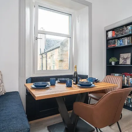 Apartment Pass The Keys Luxury Top Floor 2 Bedroom Edinburgh