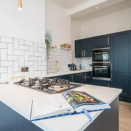 Apartment Pass The Keys Luxury Top Floor 2 Bedroom Edinburgh