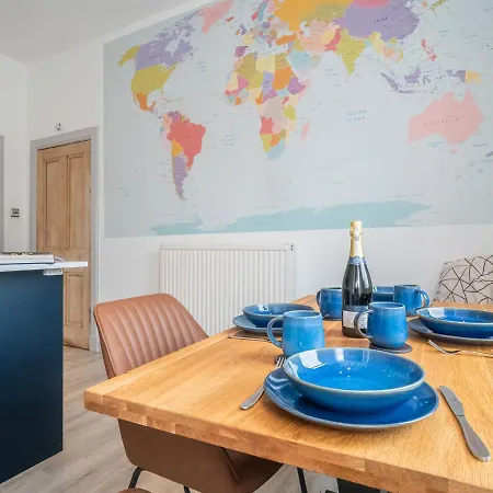 Pass The Keys Luxury Top Floor 2 Bedroom Apartment