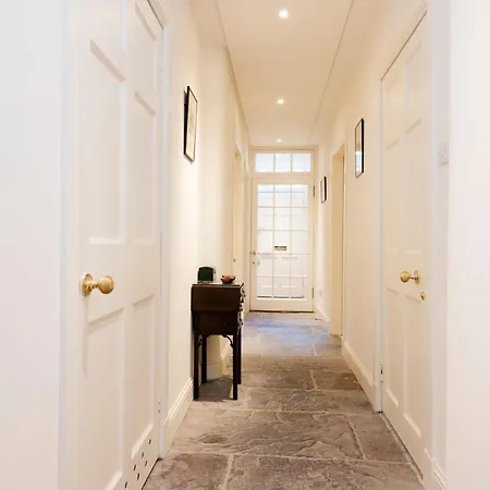 Elegant 3-bedroom In Centre Διαμέρισμα