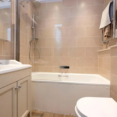 Διαμέρισμα Elegant 3-bedroom In Centre