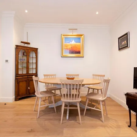 Elegant 3-bedroom In Centre Edynburg