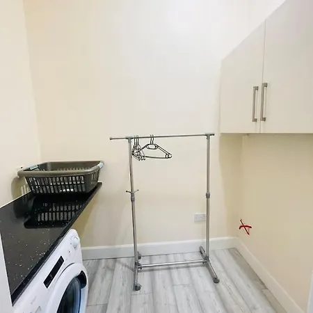 Large Flat In F2 With Mountain View 아파트 에든버러