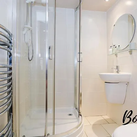 Montmartre - New Town 3br-3ba Main Door - By Bonjour Residences אדינבורו