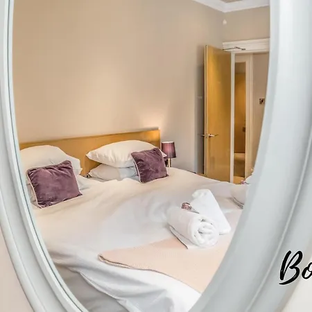 Montmartre - New Town 3br-3ba Main Door - By Bonjour Residences דירה אדינבורו
