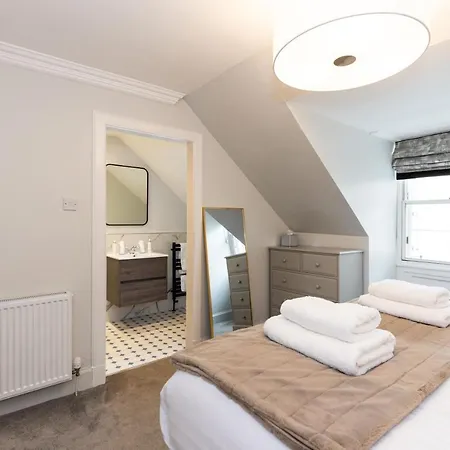 Righ - Luxurious Centre Three Bedroom Edinburgh