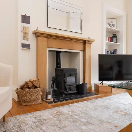 Tasteful 1-bedroom Near Meadows *