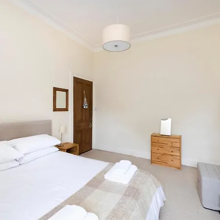 Tasteful 1-bedroom Near Meadows *