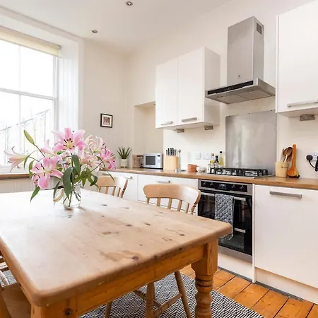 Tasteful 1-bedroom Near Meadows Edinburgh