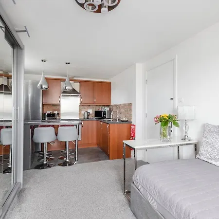 Joivy Elegant Flat With Balcony