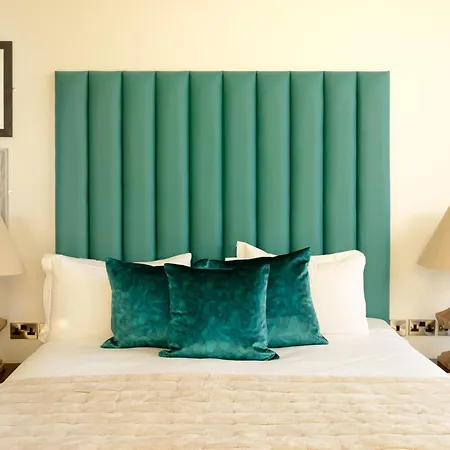 Black Ivy 4* エディンバラ